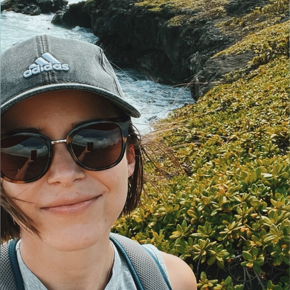 Meet your Posher, Kimberly - Picture 1 of 1